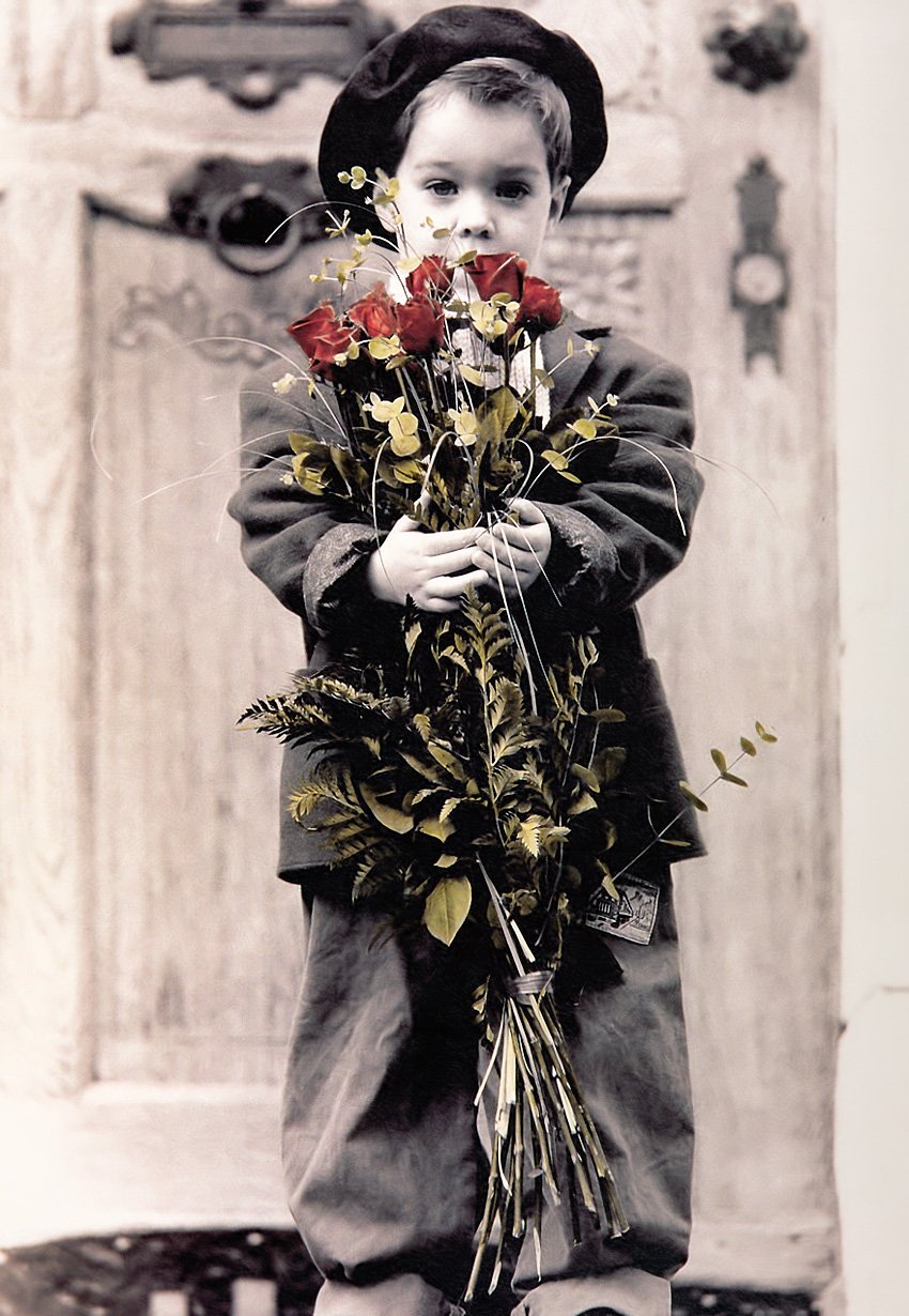 Мальчик с цветами