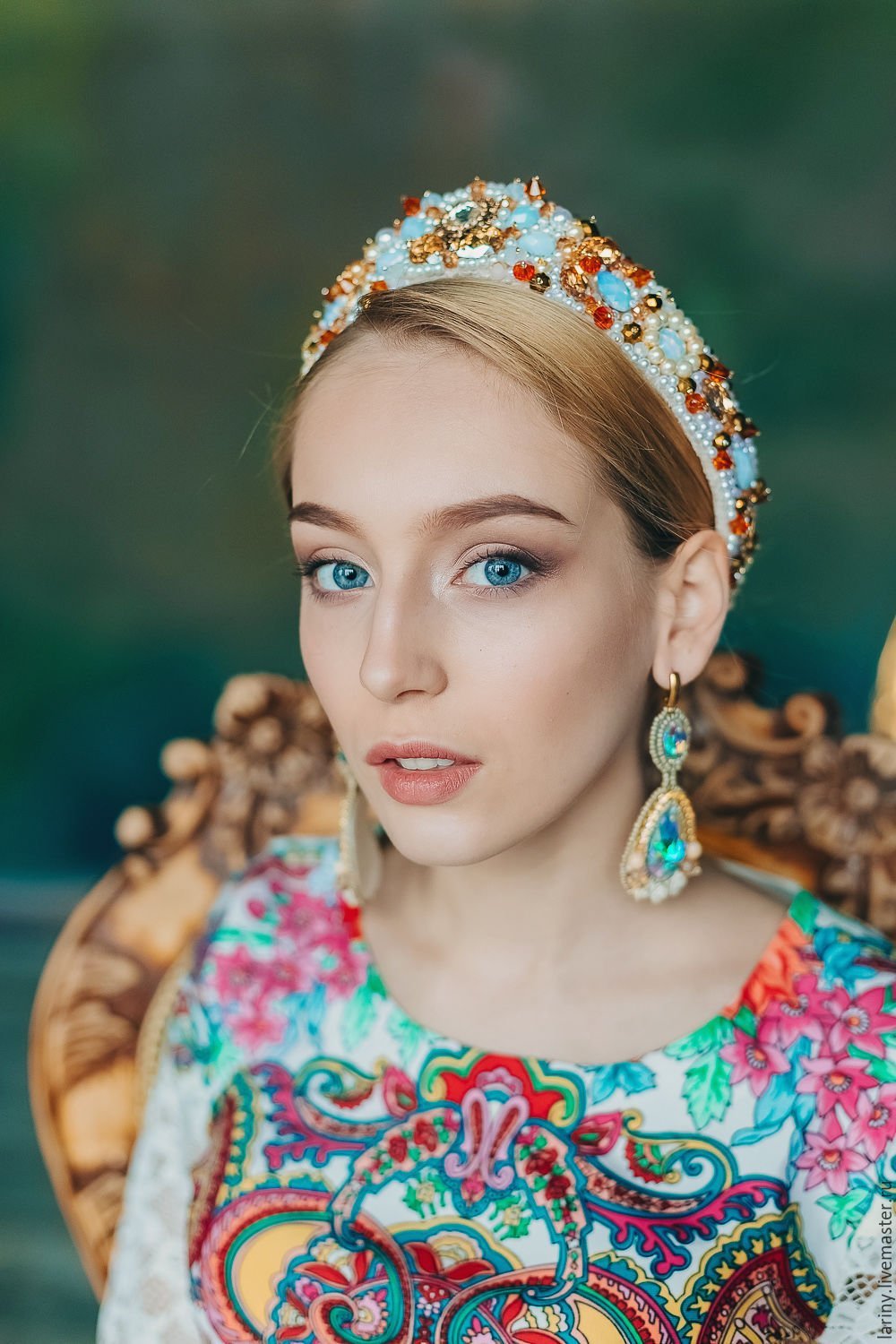 Славянка в кокошнике