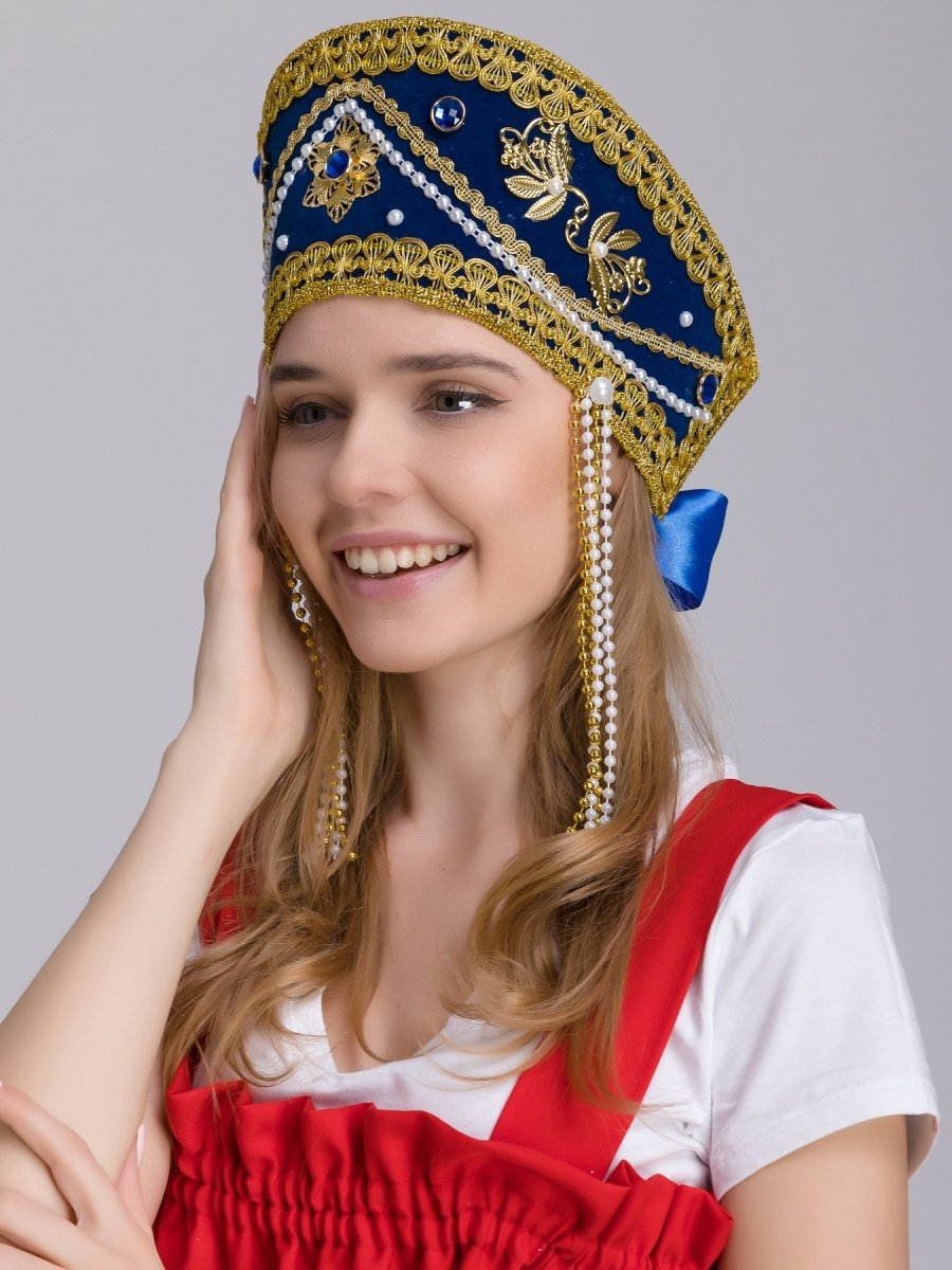 Кокошник на голове