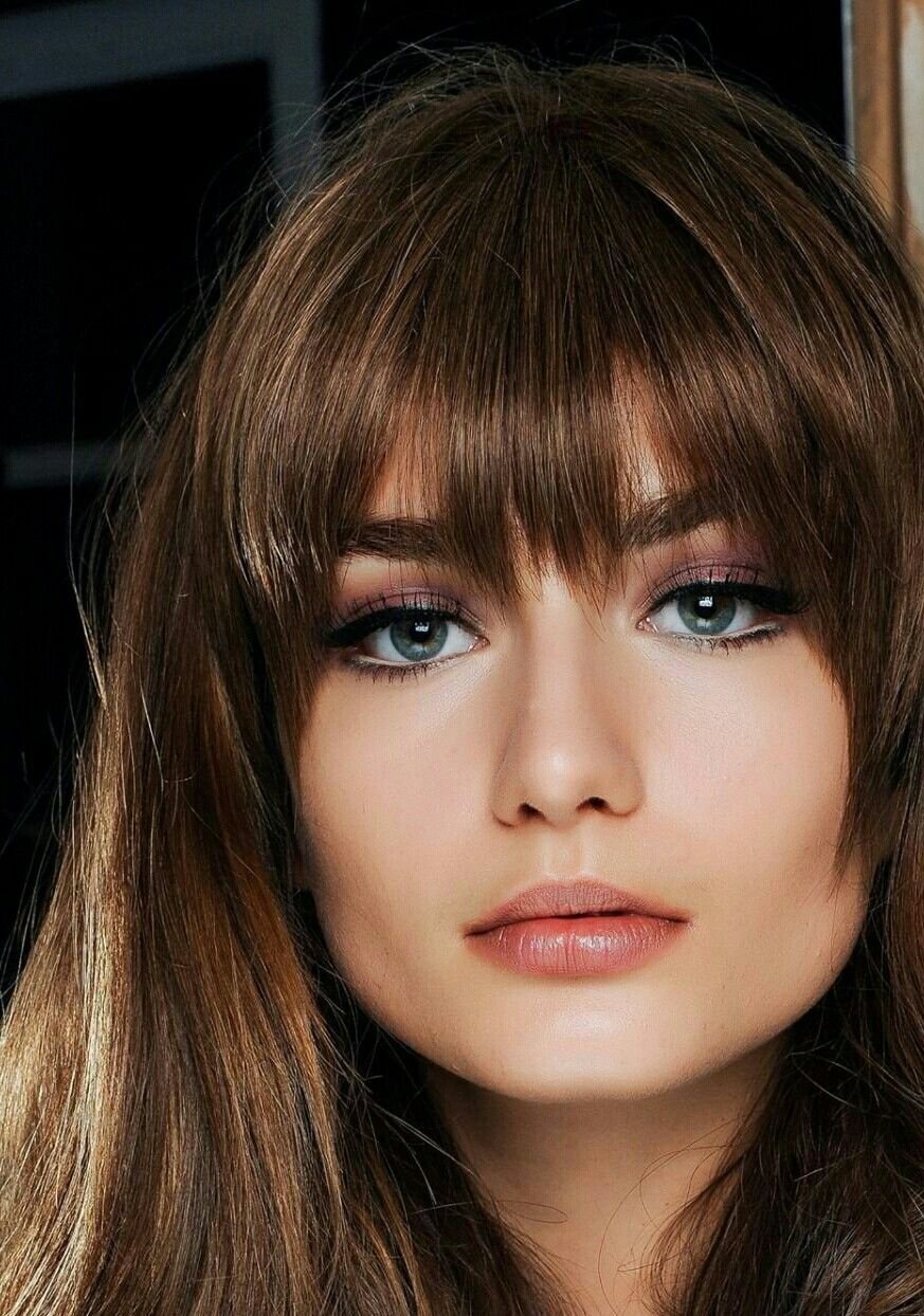 Хлоя де Баррос с челкой