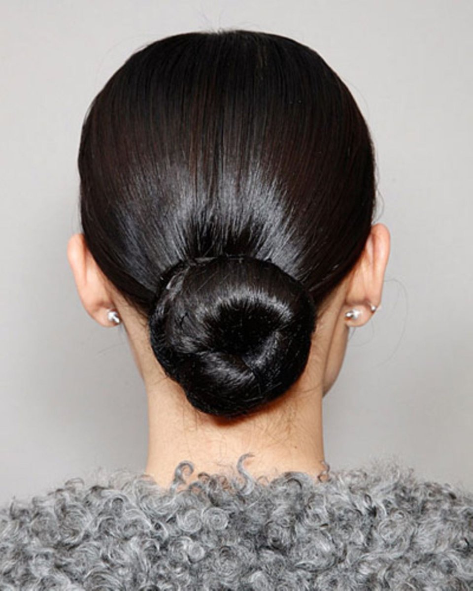 Гулька на затылке причёска