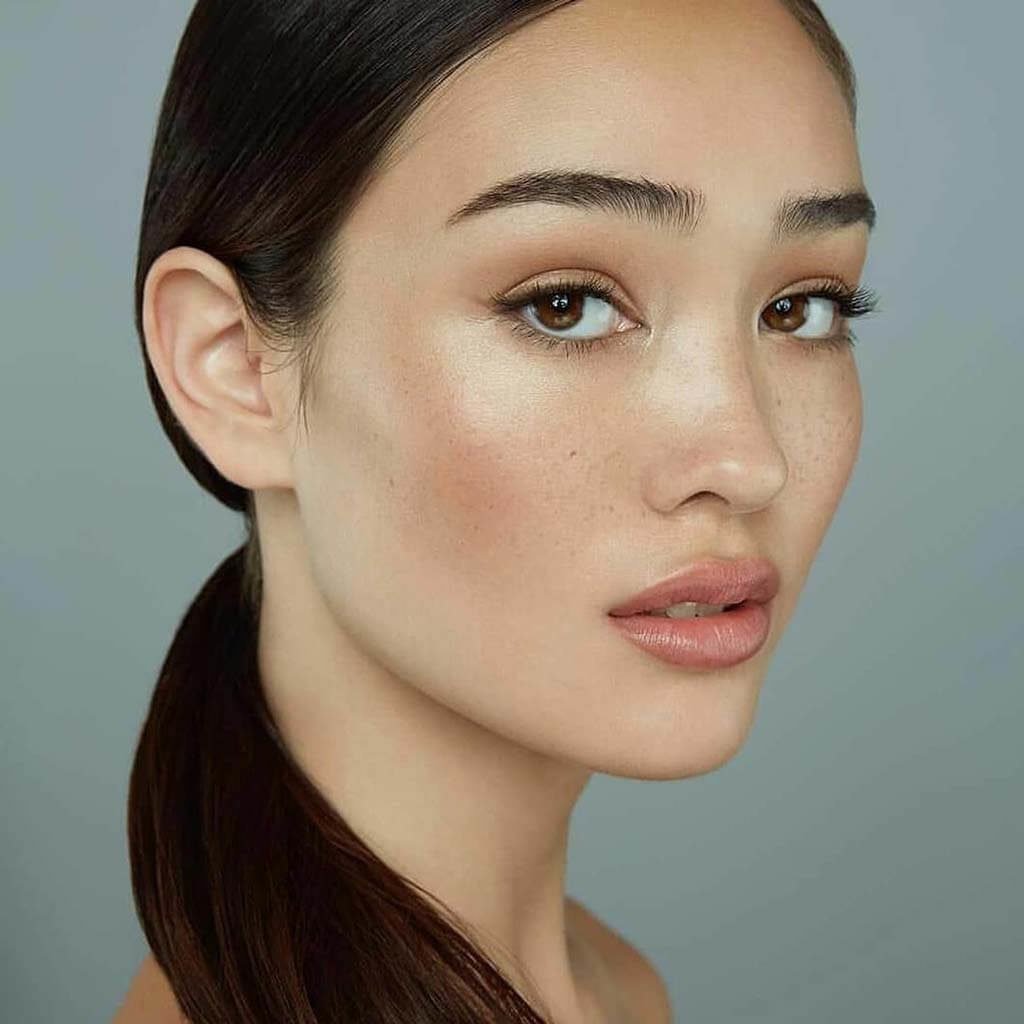 Брови в разлёт