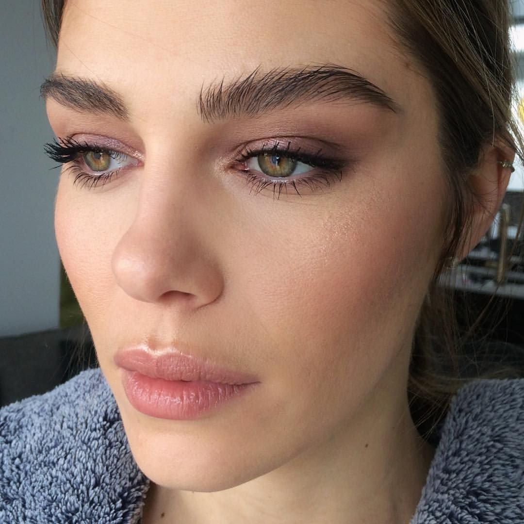 Натуральные брови