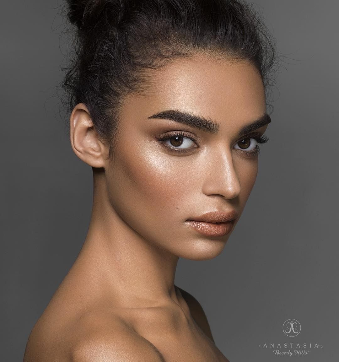 Прямые брови