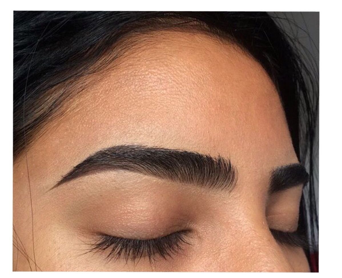 Красивые накрашенные брови