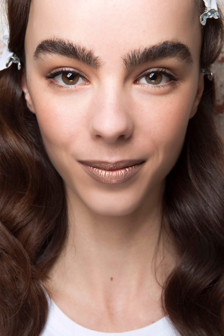 Соболиные брови тренд