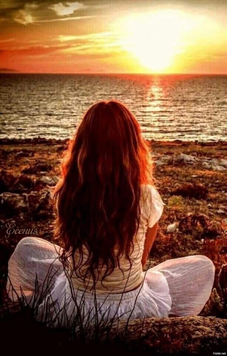 Рыжая девушка со спины в абх