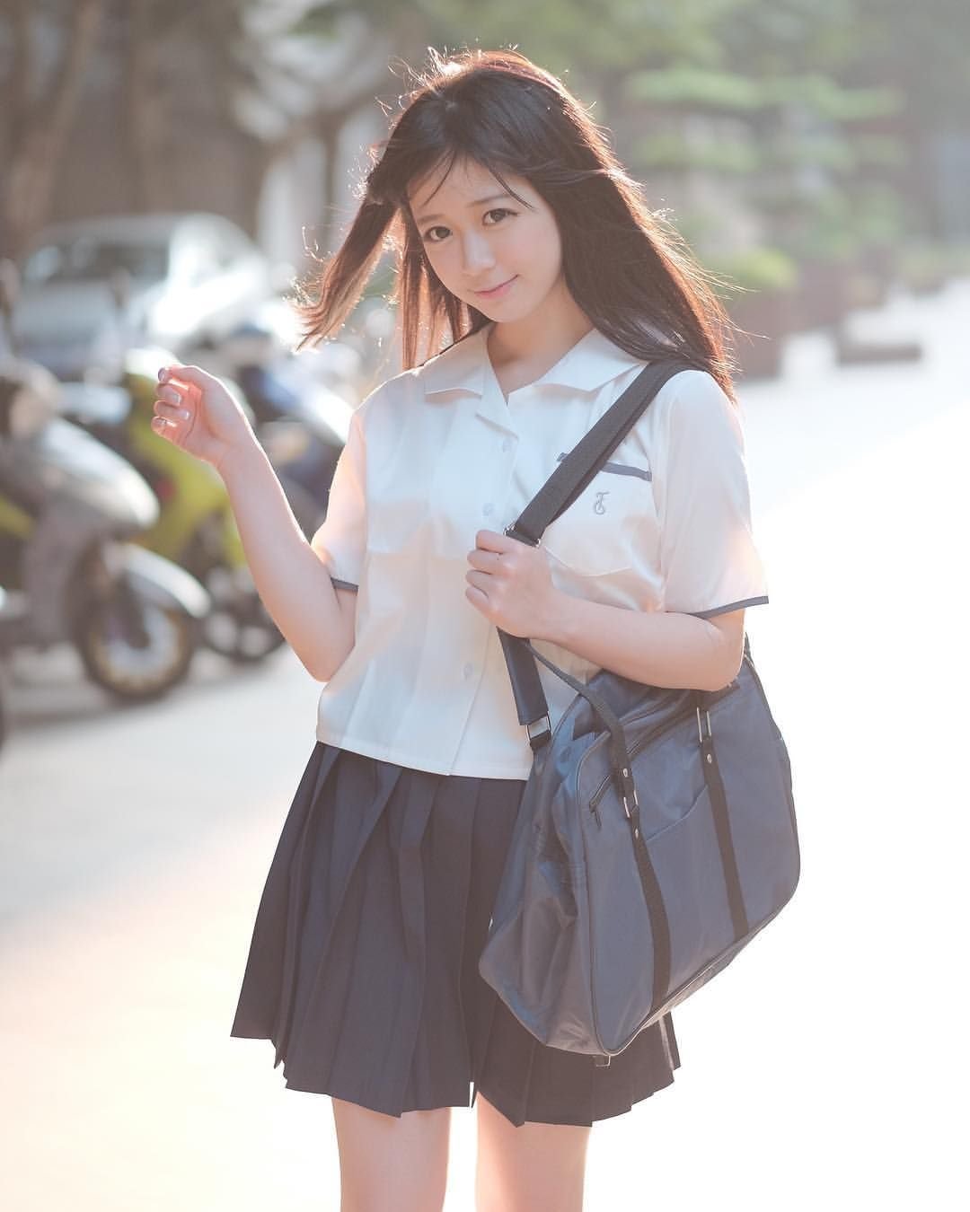 Кореянки в школьной форме