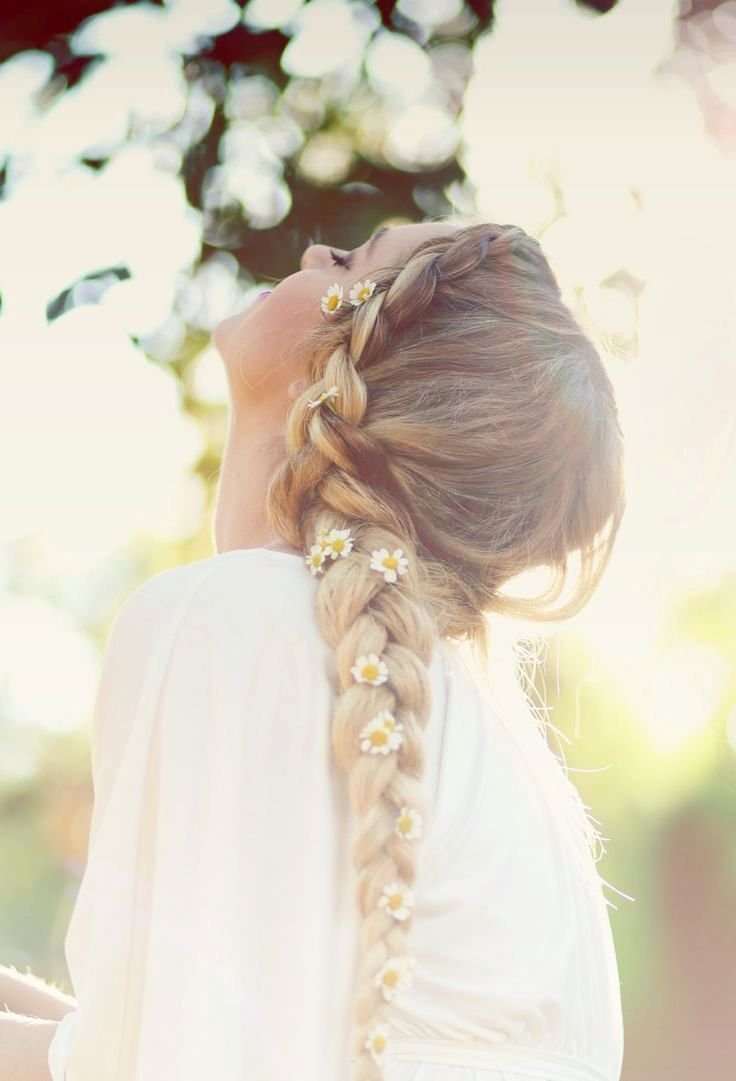 Цветы в косах