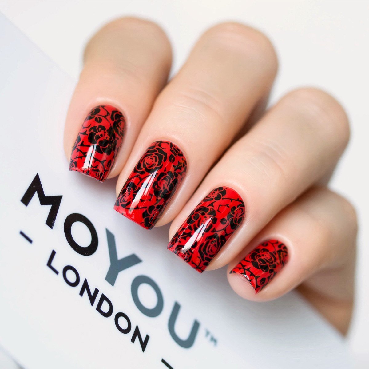 Красный маникюр со сте