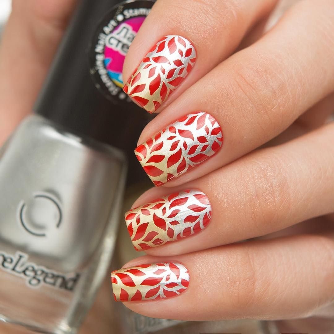 Маникюр красный с степингом