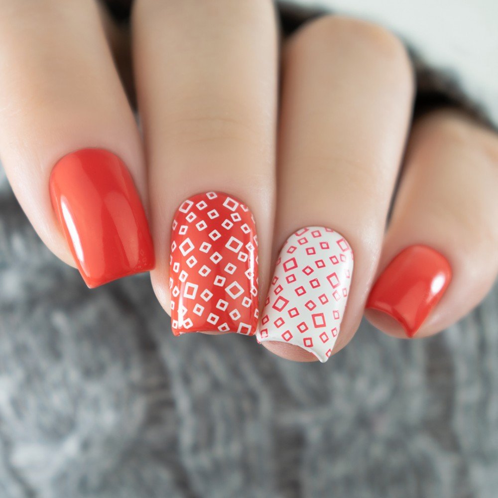 Маникюр со стемпингом