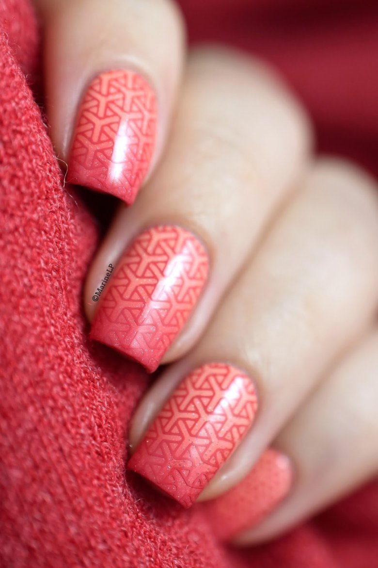 Красный лак со стемпингом