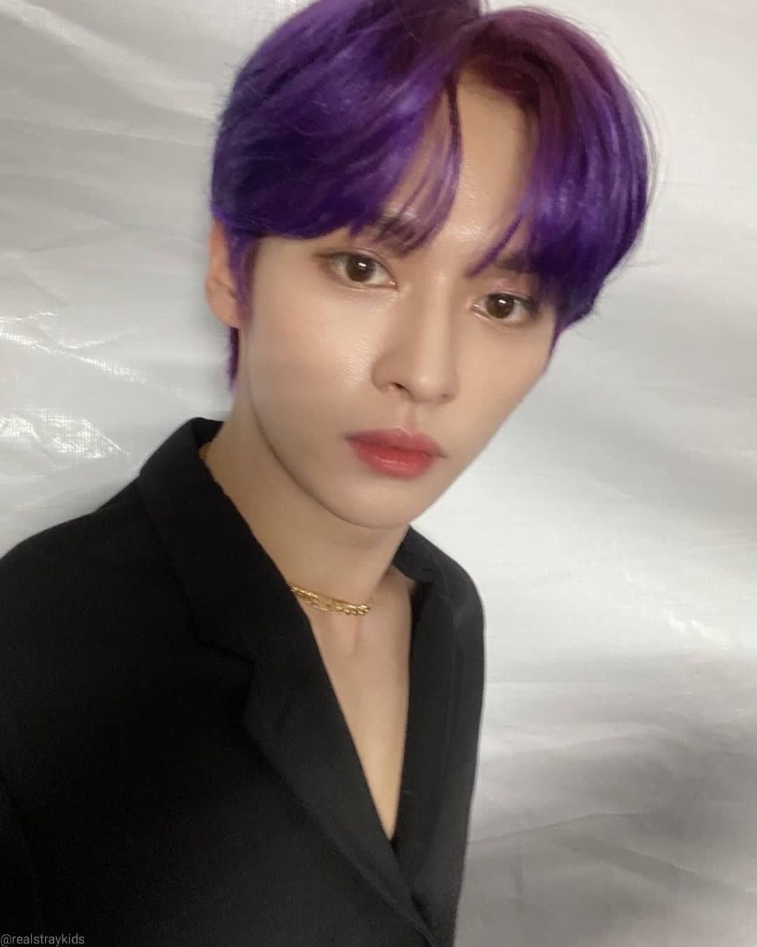 Минхо с фиолетовыми волосами СТРЕЙ