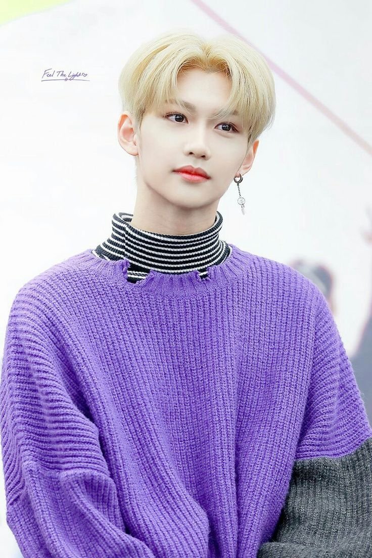 Феликс Stray Kids фиолетовый