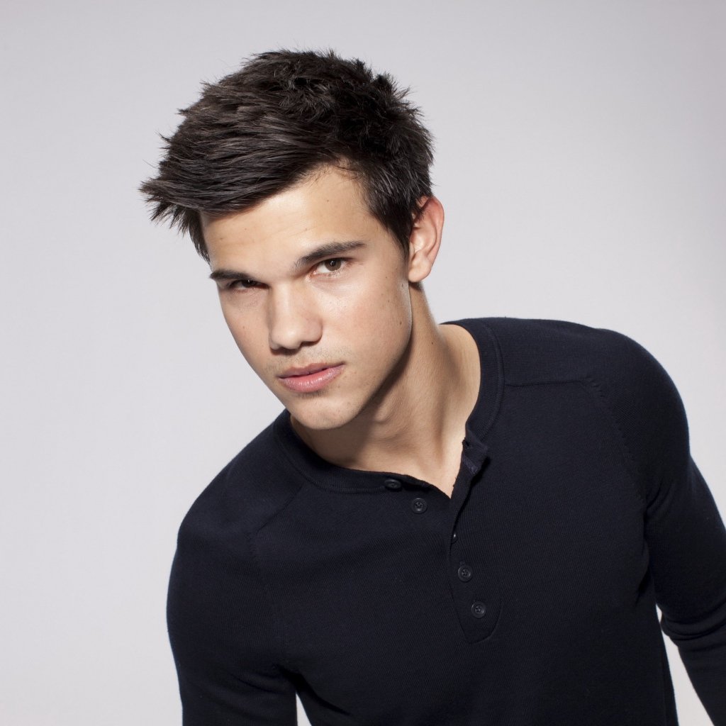 Красивые брюнеты мужчины с карими глазами