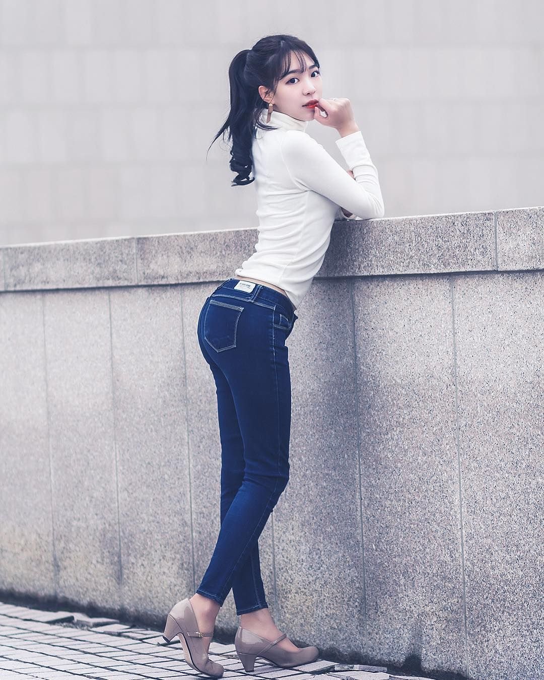 Китайские девушки в джинсах