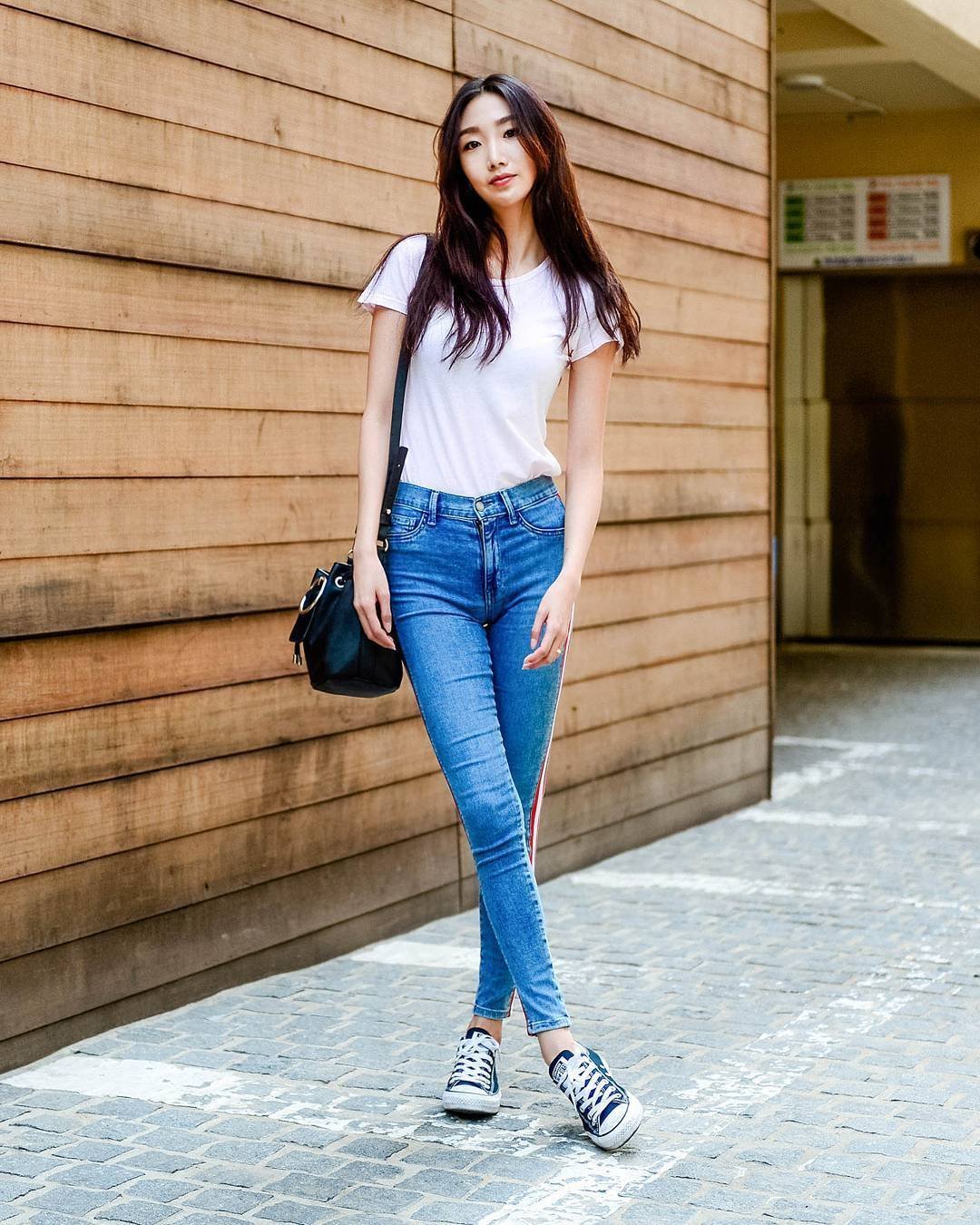 Красивые девушки в джинсах