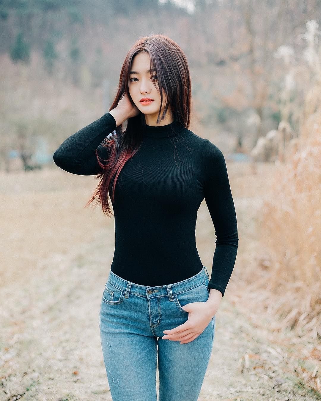 Азиатские девушки в джинсах