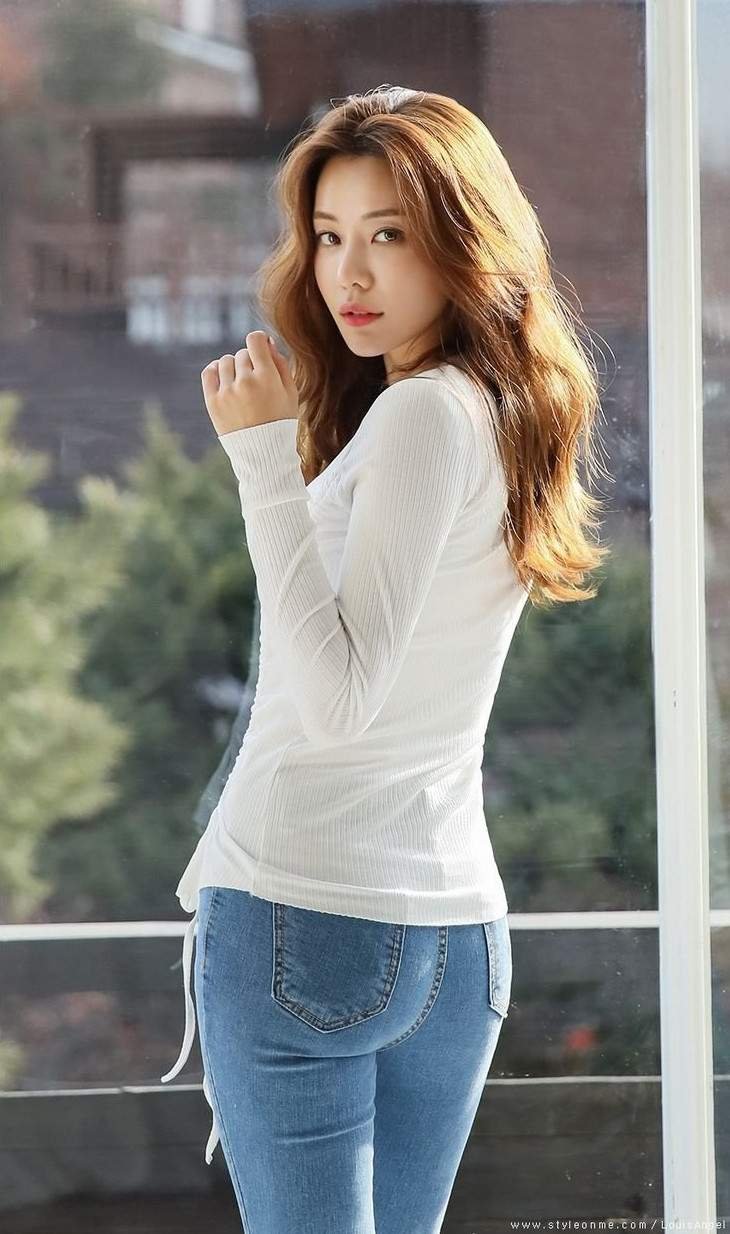 Азиатские девушки в джинсах