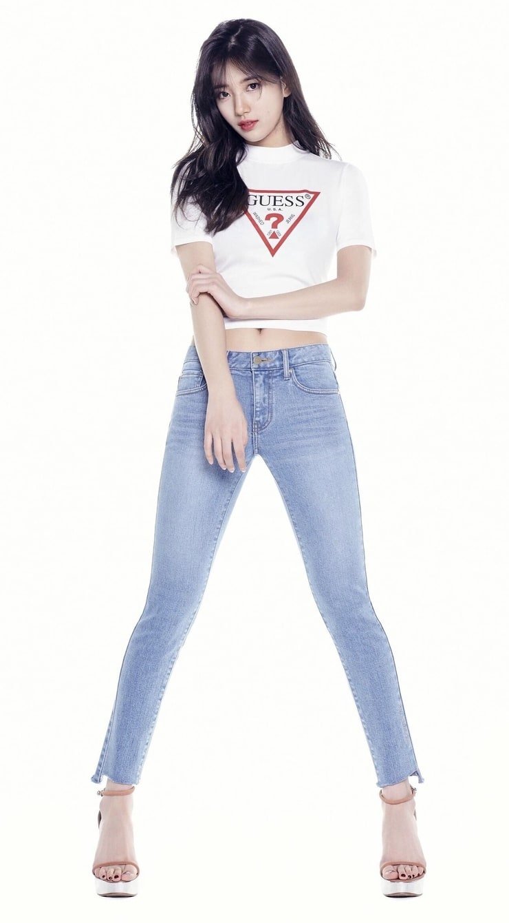 Bae Suzy в полный рост