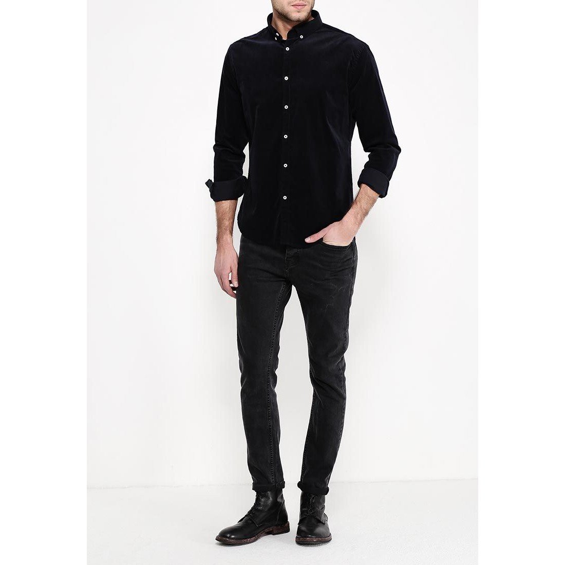 Парень в чёрной рбашке