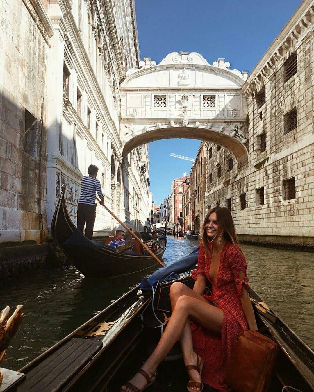Венеция девушка на гондоле