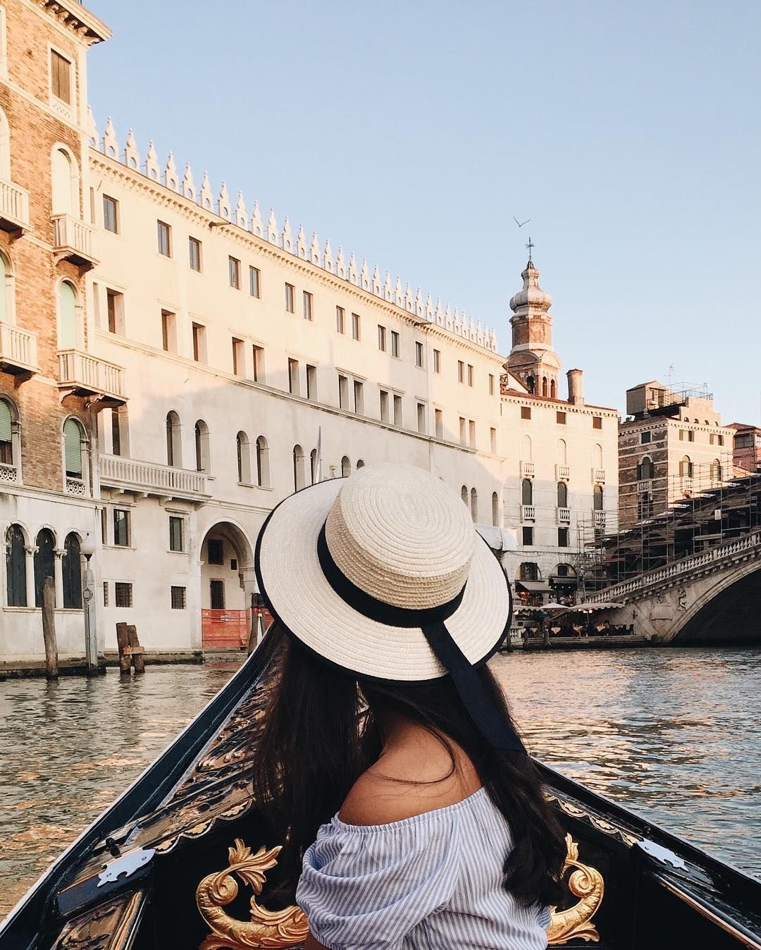 Брюнетка в Венеции