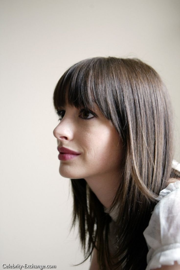 Энн Хэтэуэй стрижка Каскад