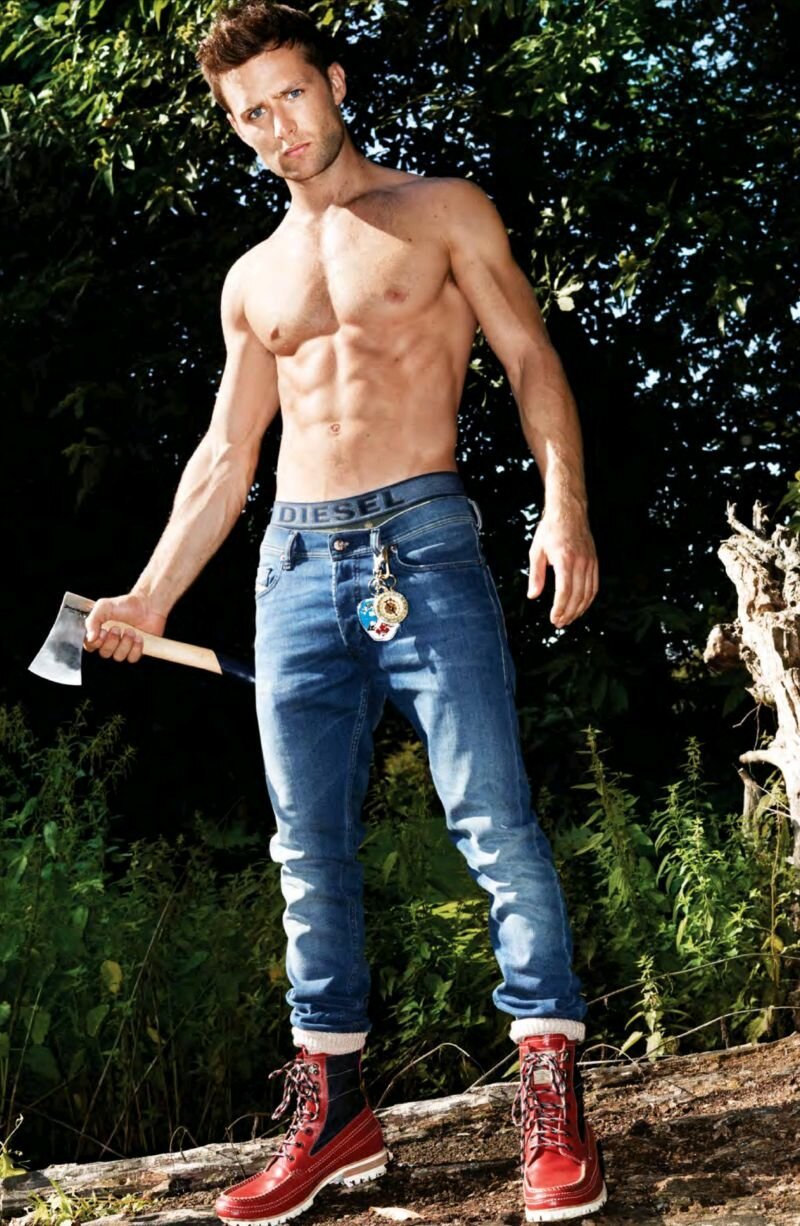 Красивый парень в полный рост