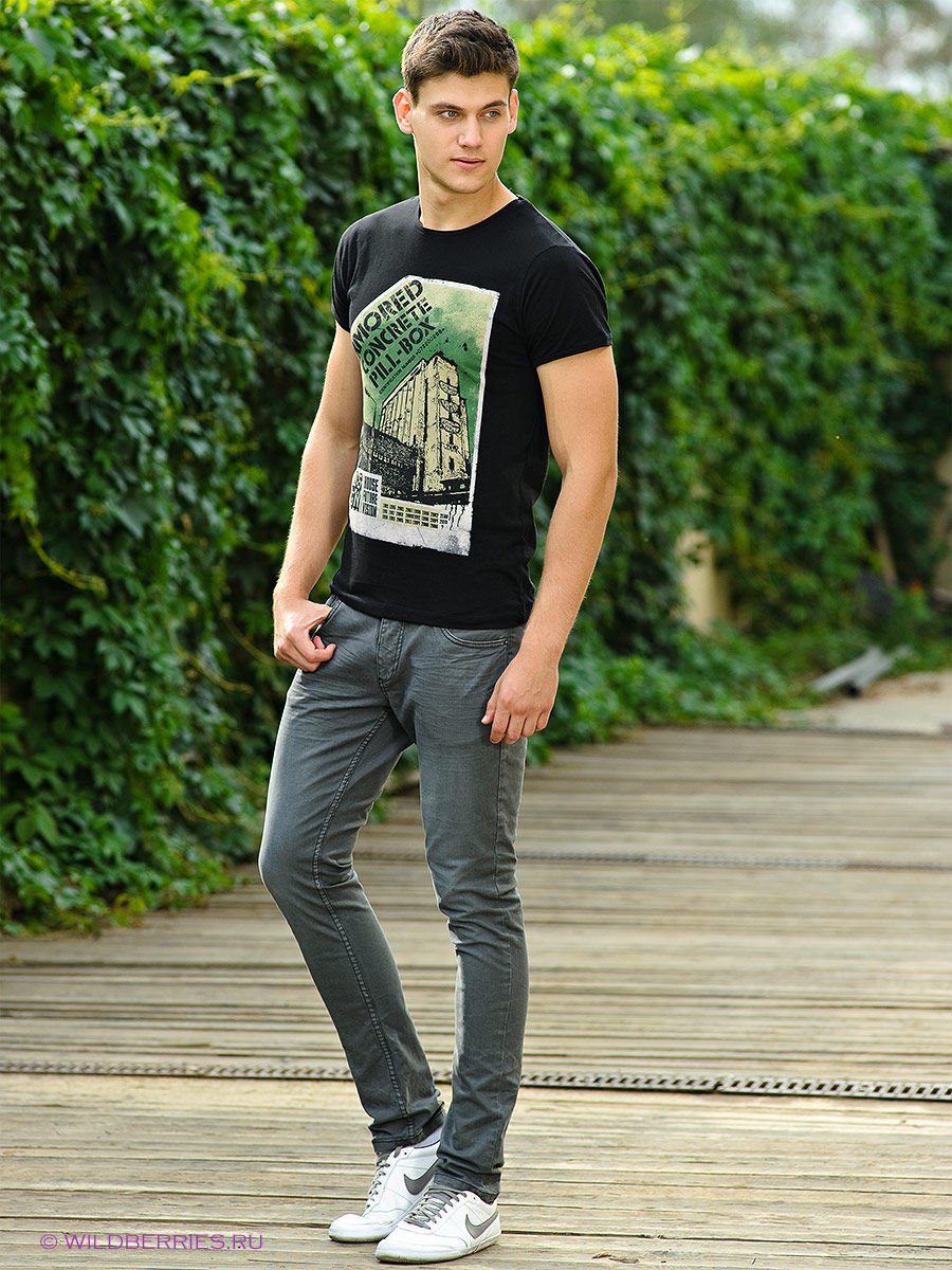 Красивый парень в полный рост