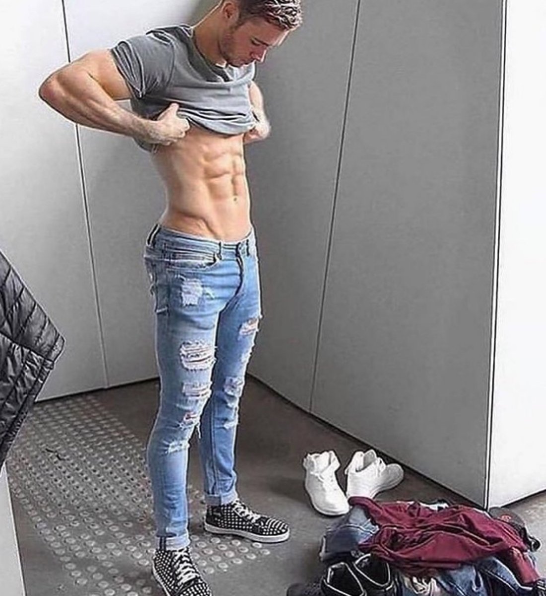 Подростки в одних джинсах горячие парни