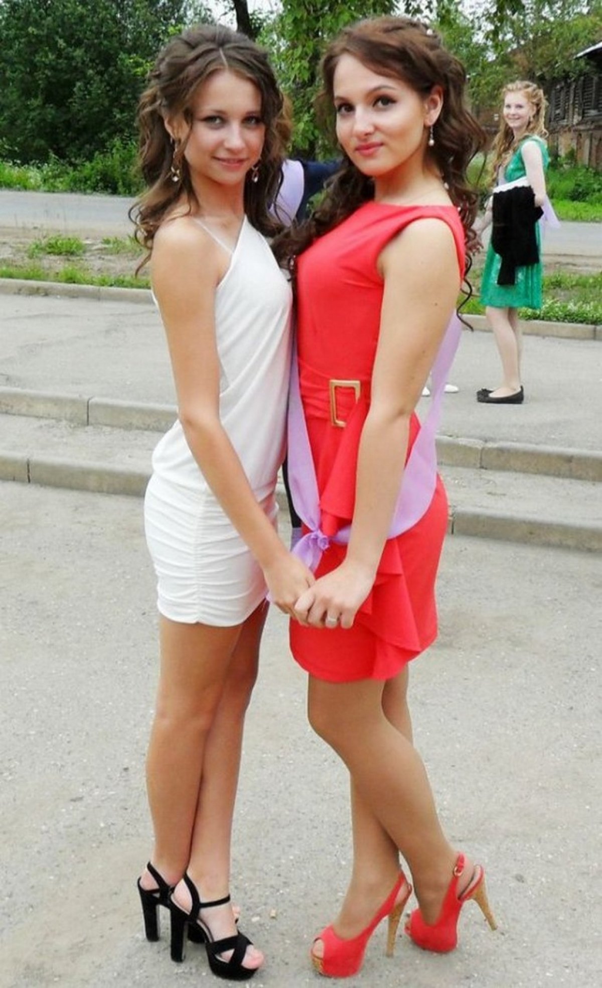 Девушки выпускницы