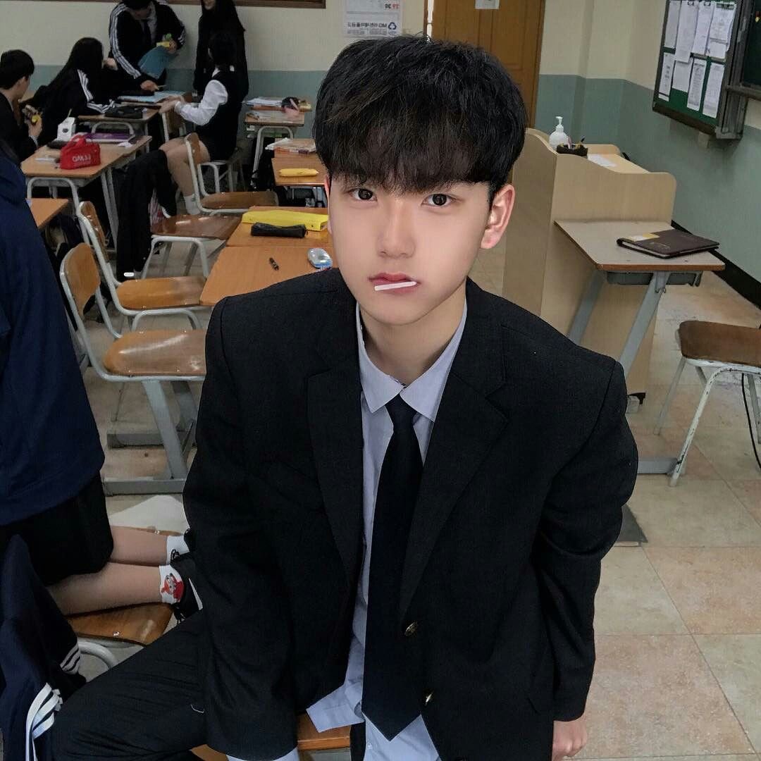 Парни в Корее школьники