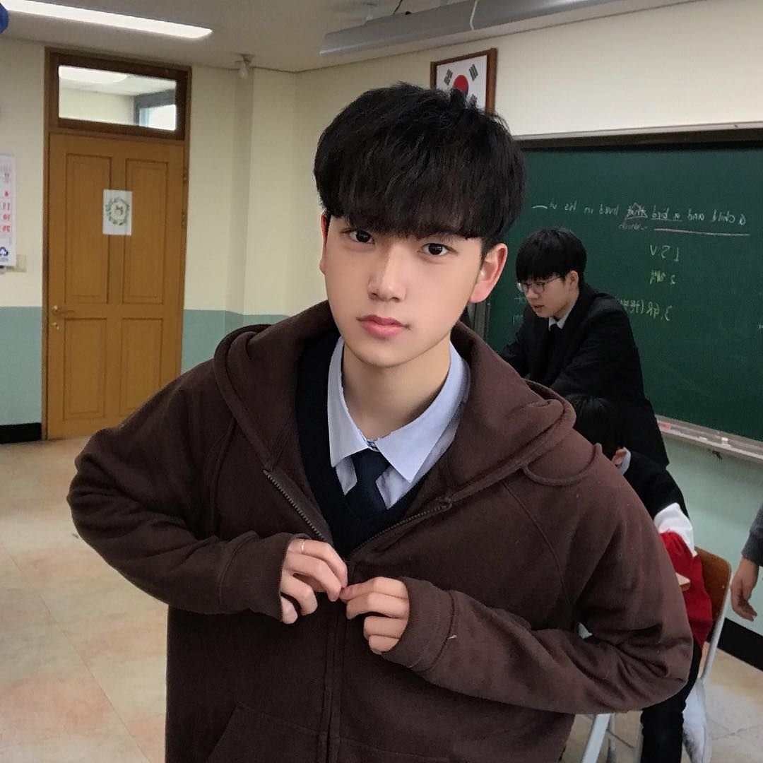 Корейские школьники