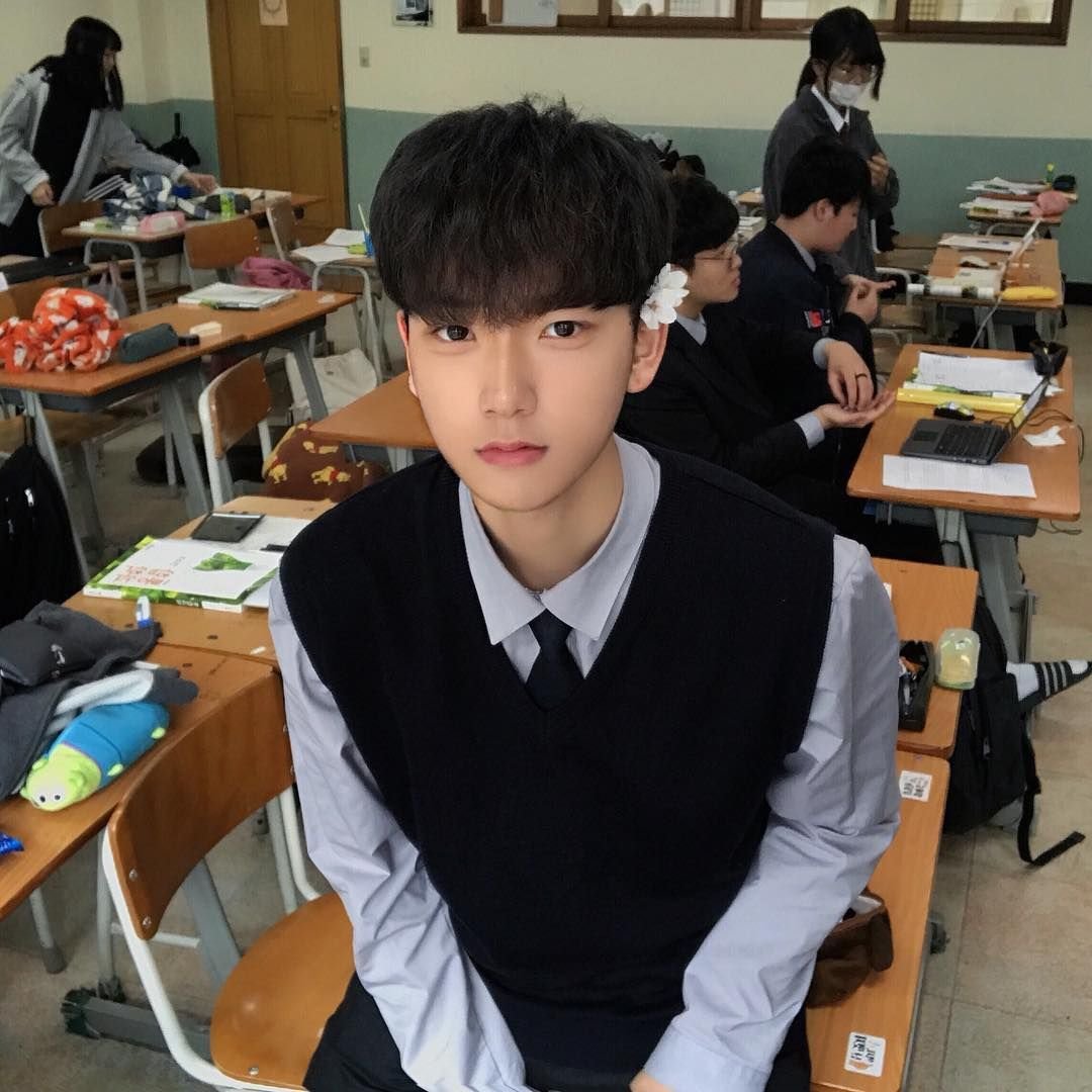 Корейцы в школе парни