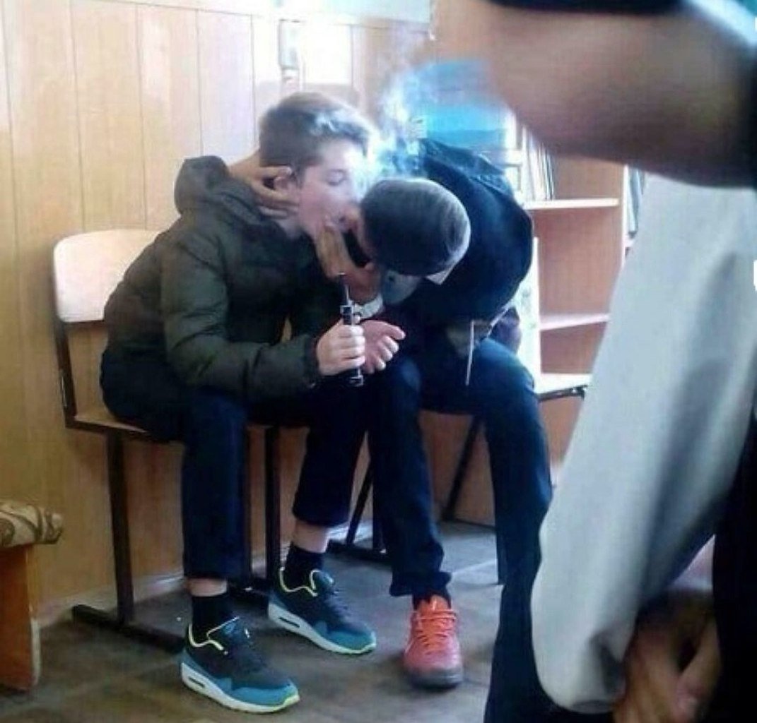 Пацаны в школе