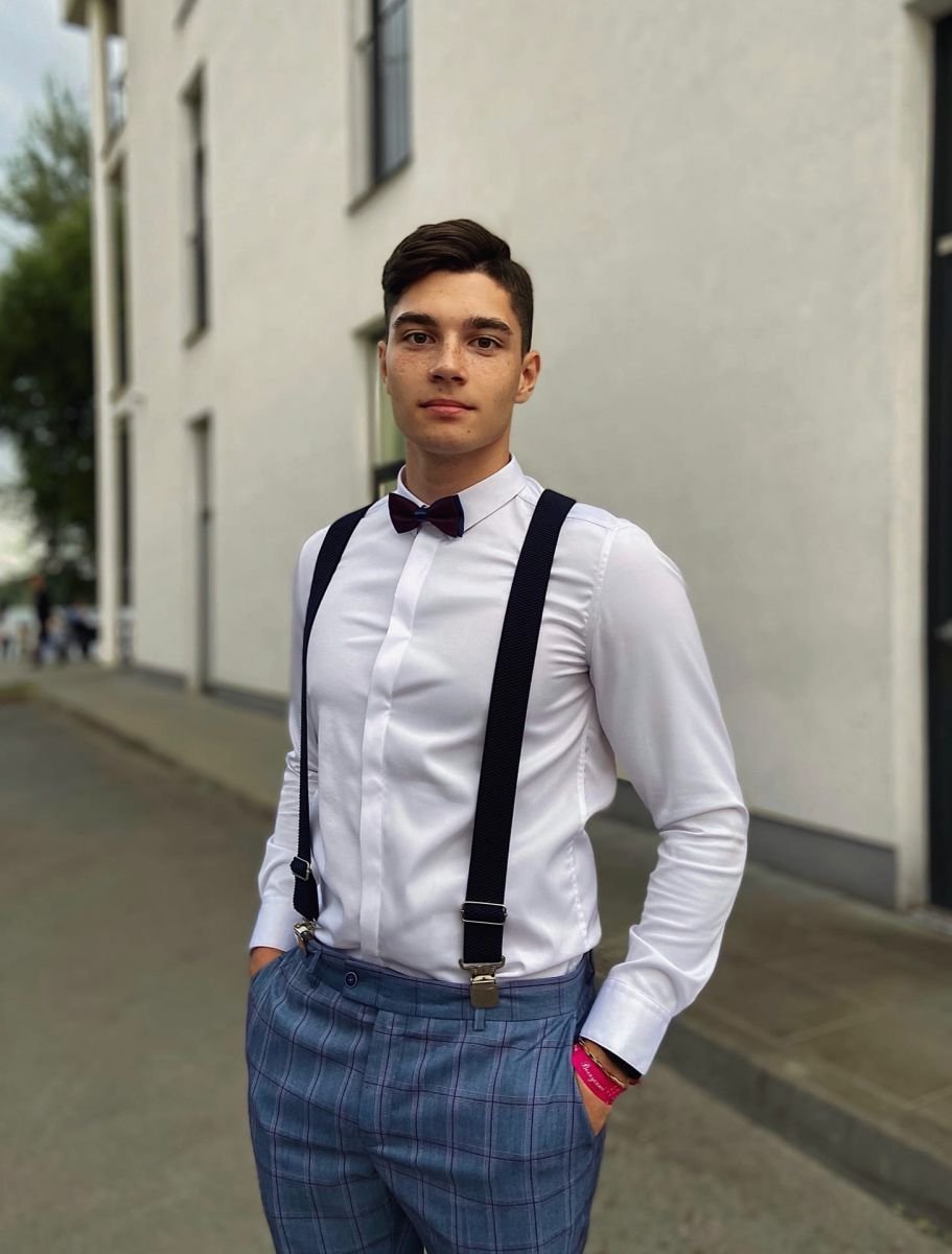 Парни на выпускном