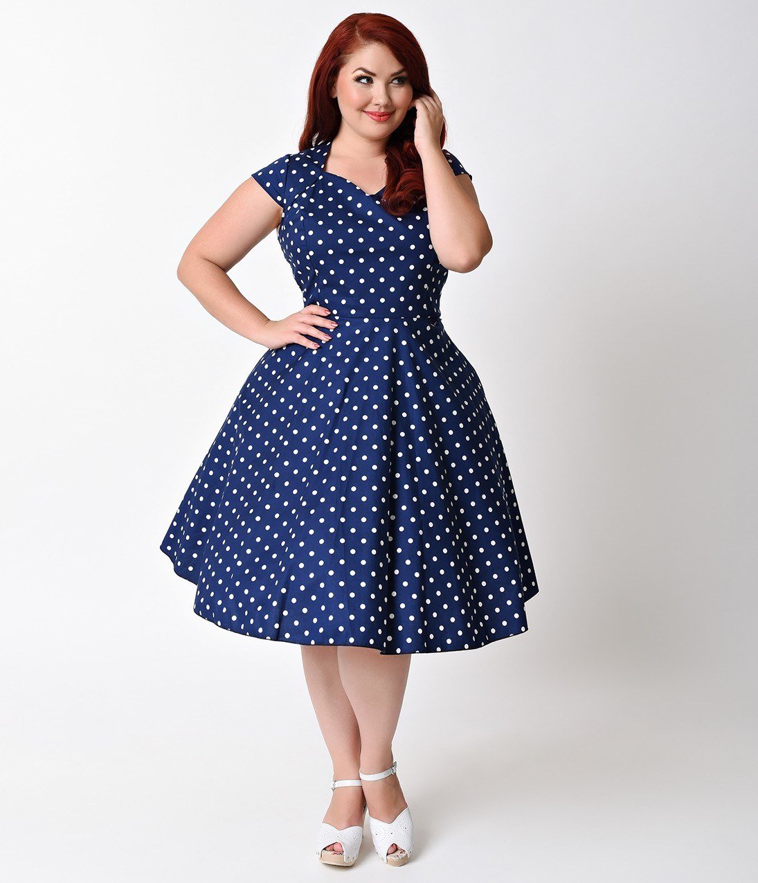 Платье в горошек для полных
