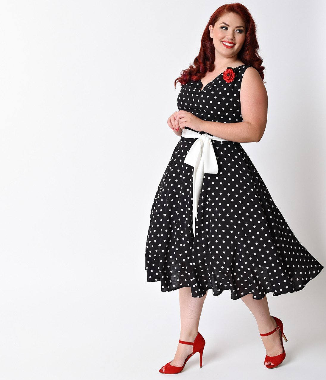 Платье в горошек для полных женщин