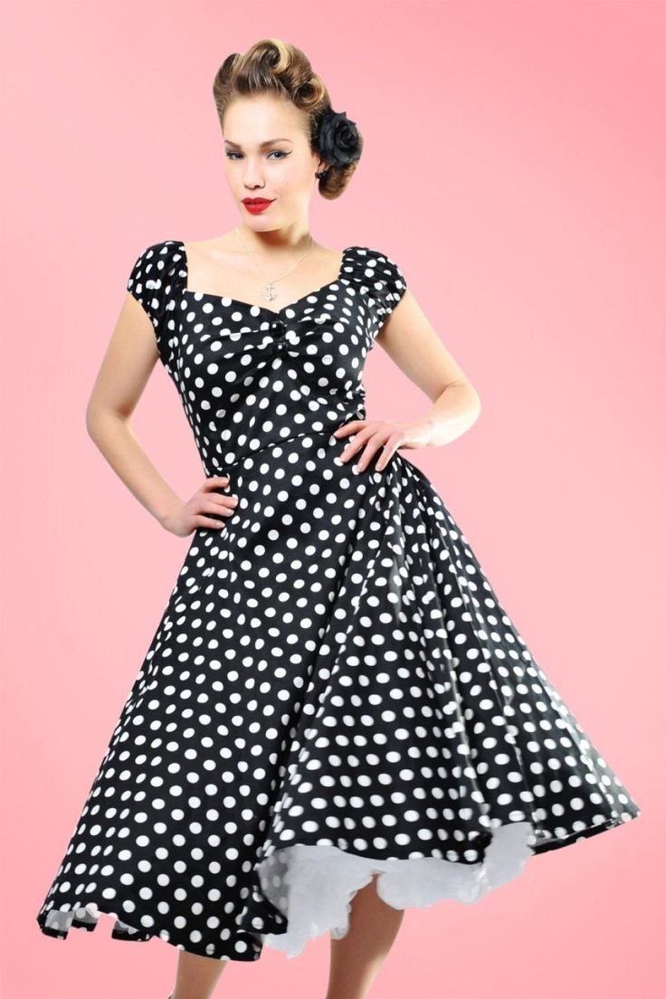 Платье в горох в стиле ретро