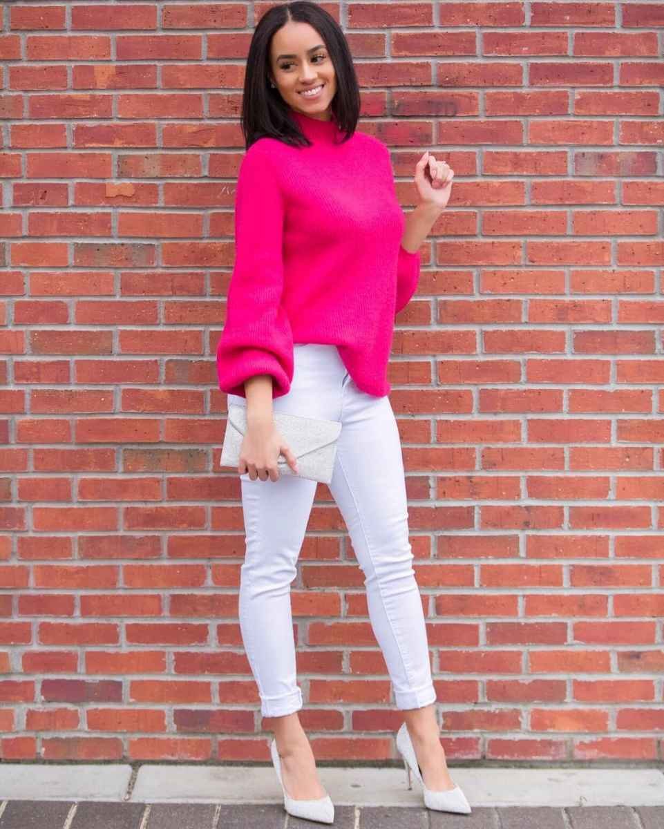 Розовый короткий свитер