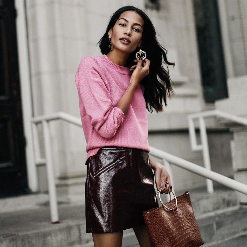 Стильные Луки с кожаной юбкой