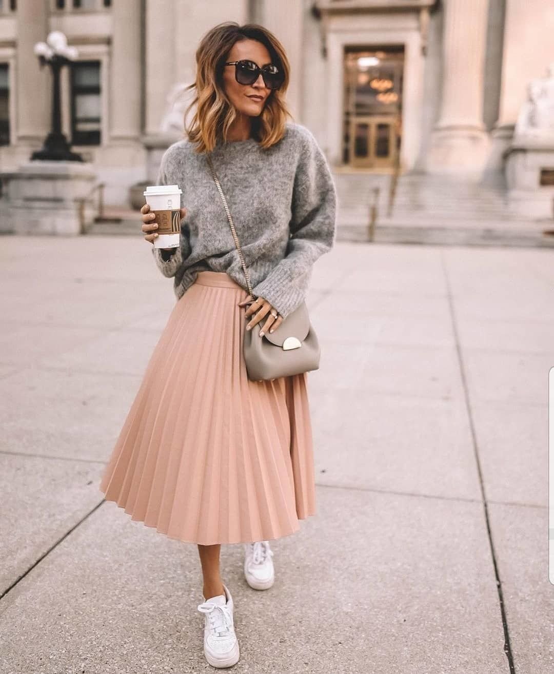 Лук с юбкой миди