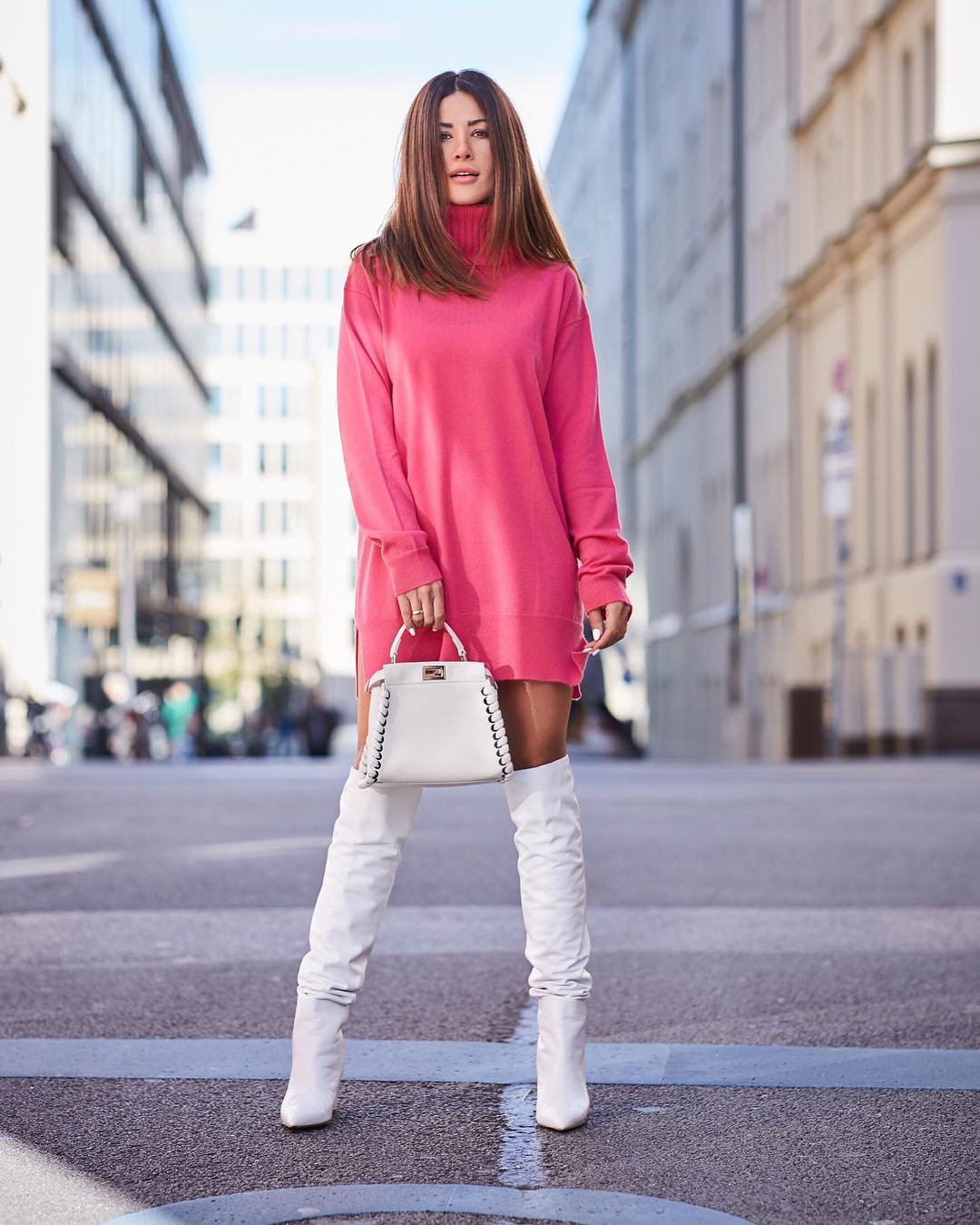 Луки с белыми сапогами