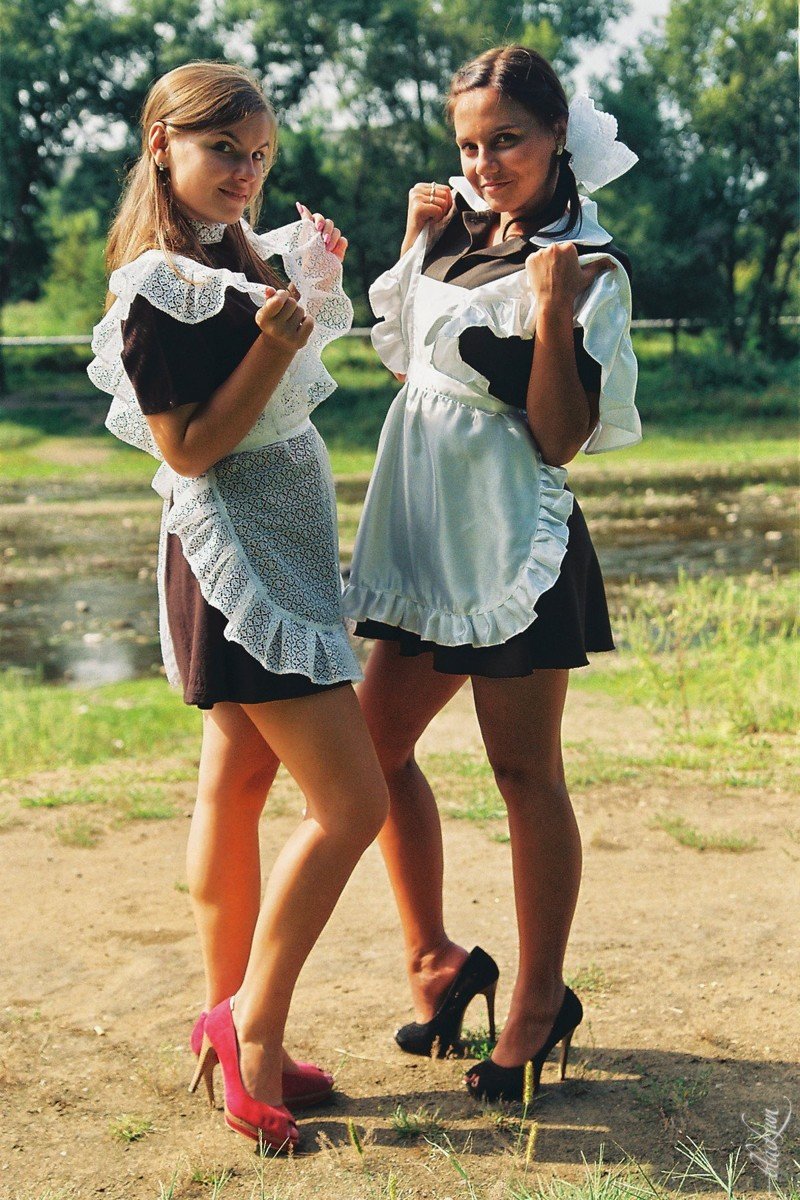 Красивые школьницы в форме