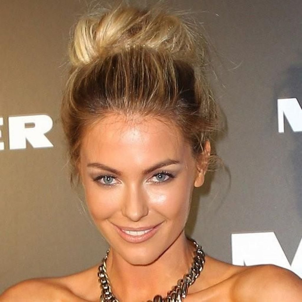 Женская прическа гулька