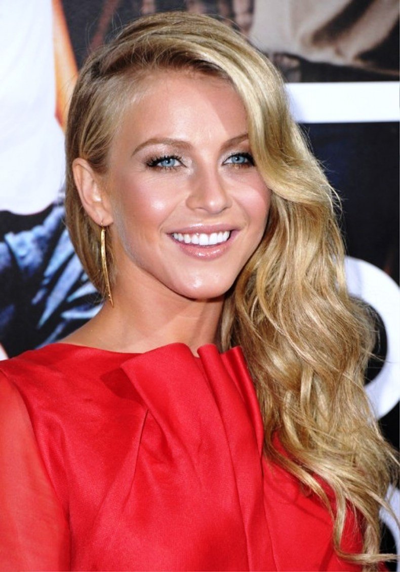 Прическа на один бок