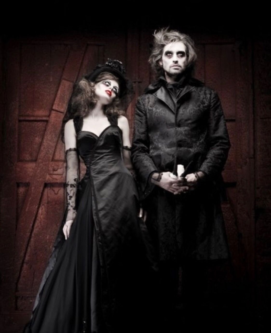 Пара в готическом стиле