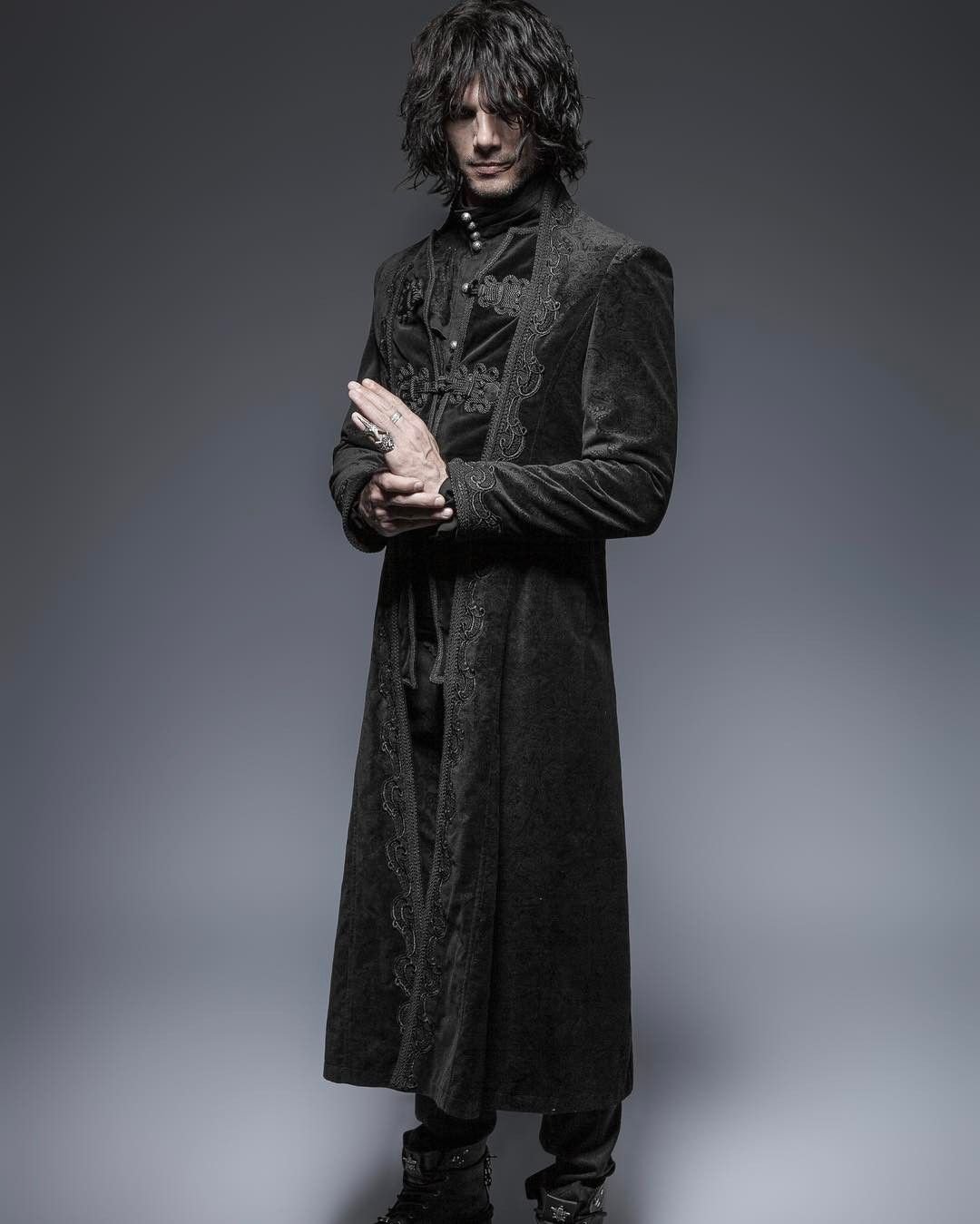 Готический мужской образ